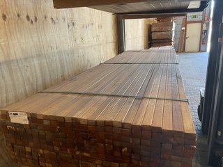 Ca. 276x Guyana Teak Latten Geschaafd, 27x40mm, lengte 305cm